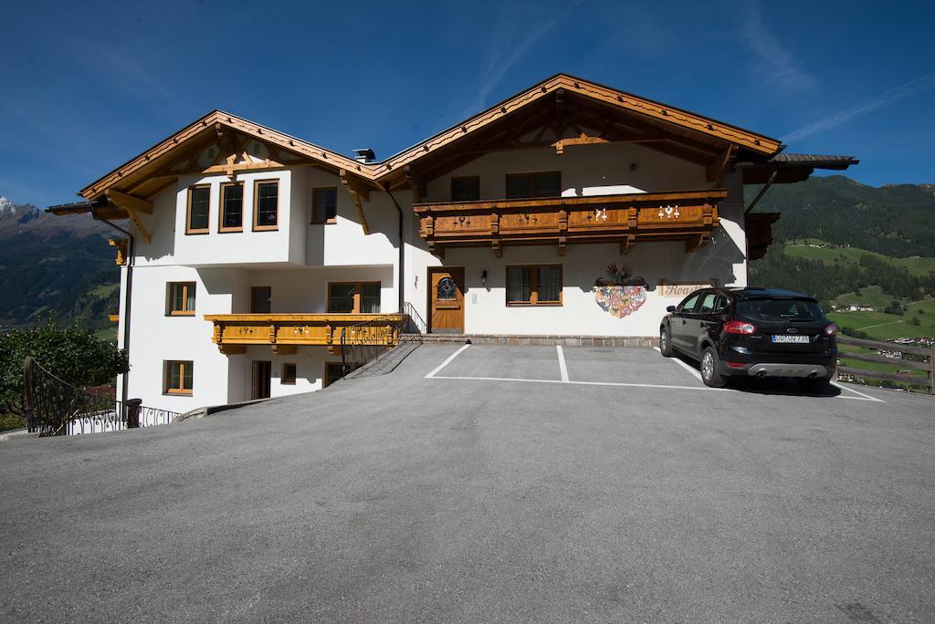 Appartementhaus Pinnisblick Нойщифт им Щубайтал Екстериор снимка